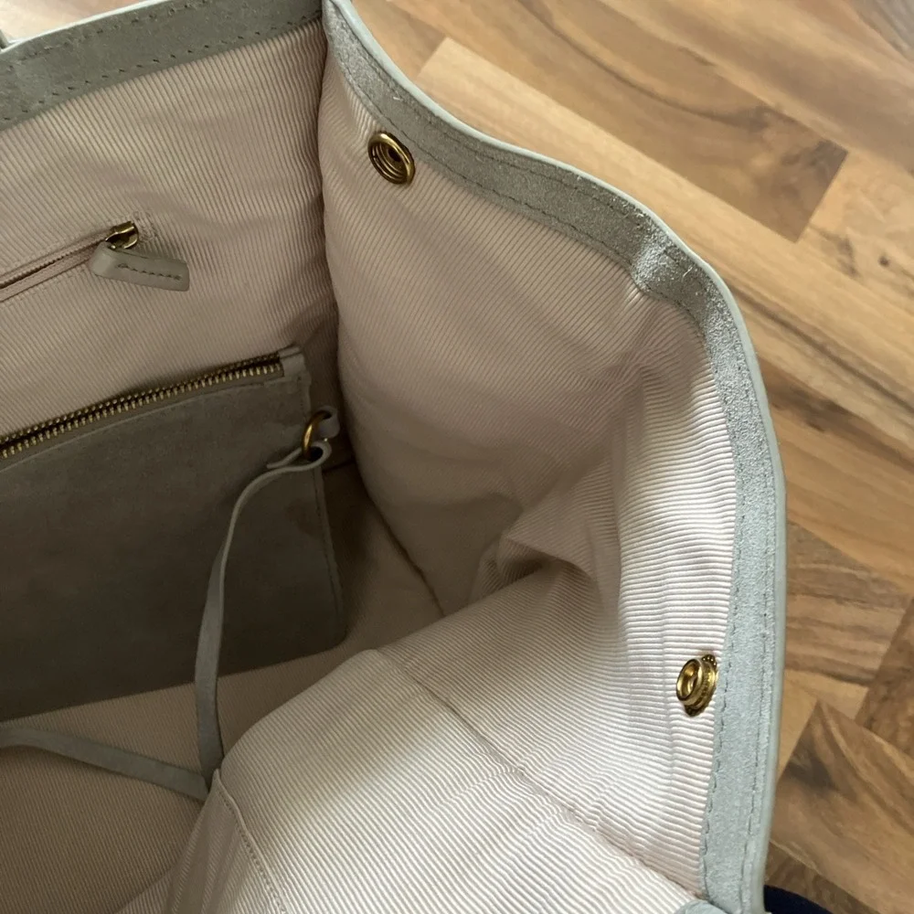 margot Suede Tote Bag in Light Gray